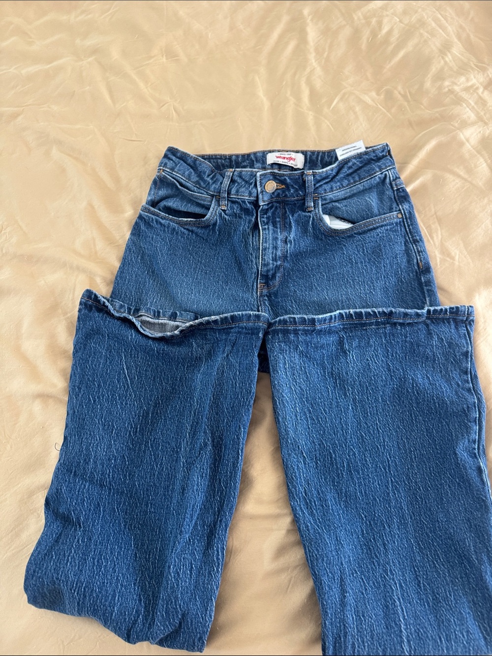 Wrangler Vintage-Inspired Dark Blue Flare Jeans with Embroidered Pockets - Picture 5 of 5